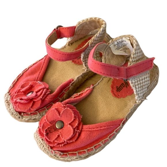 Size 5 Baby Old Navy Sandals - Picture 1 of 4